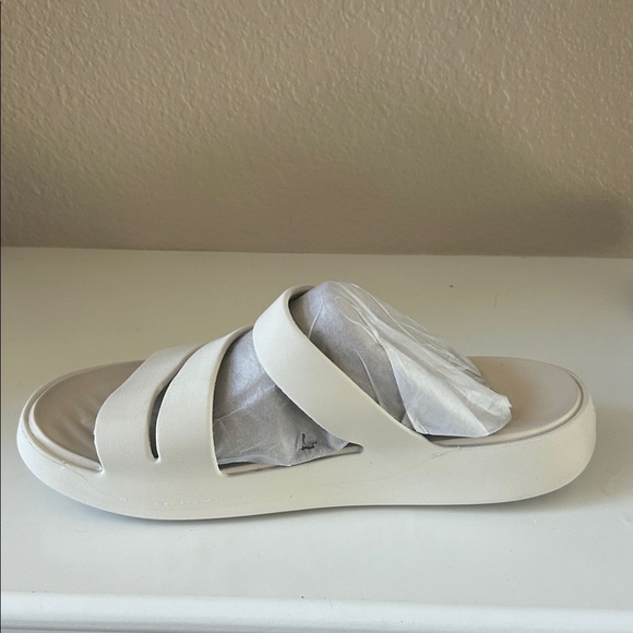 Women’s Off White Strappy Croc Slide Sandals - Picture 3 of 10